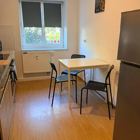 Apartment 4-5 Personen Monteurs In Ruhiger Wohnlage *